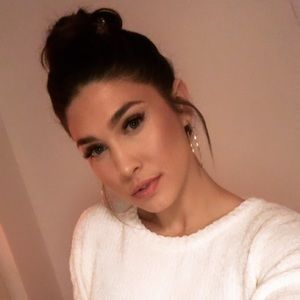 Meet your Posher, Anique